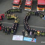 Feuerwehrbeschäftigte in Dortmund mit Transparent "Hände weg von unserer Altersgrenze!"