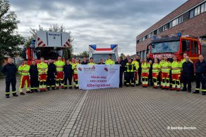 Feuerwehrbeschäftigte in Dorsten mit Transparent "Hände weg von unserer Altersgrenze!"