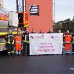 Feuerwehrbeschäftigte in Oelde mit Transparent "Hände weg von unserer Altersgrenze!"